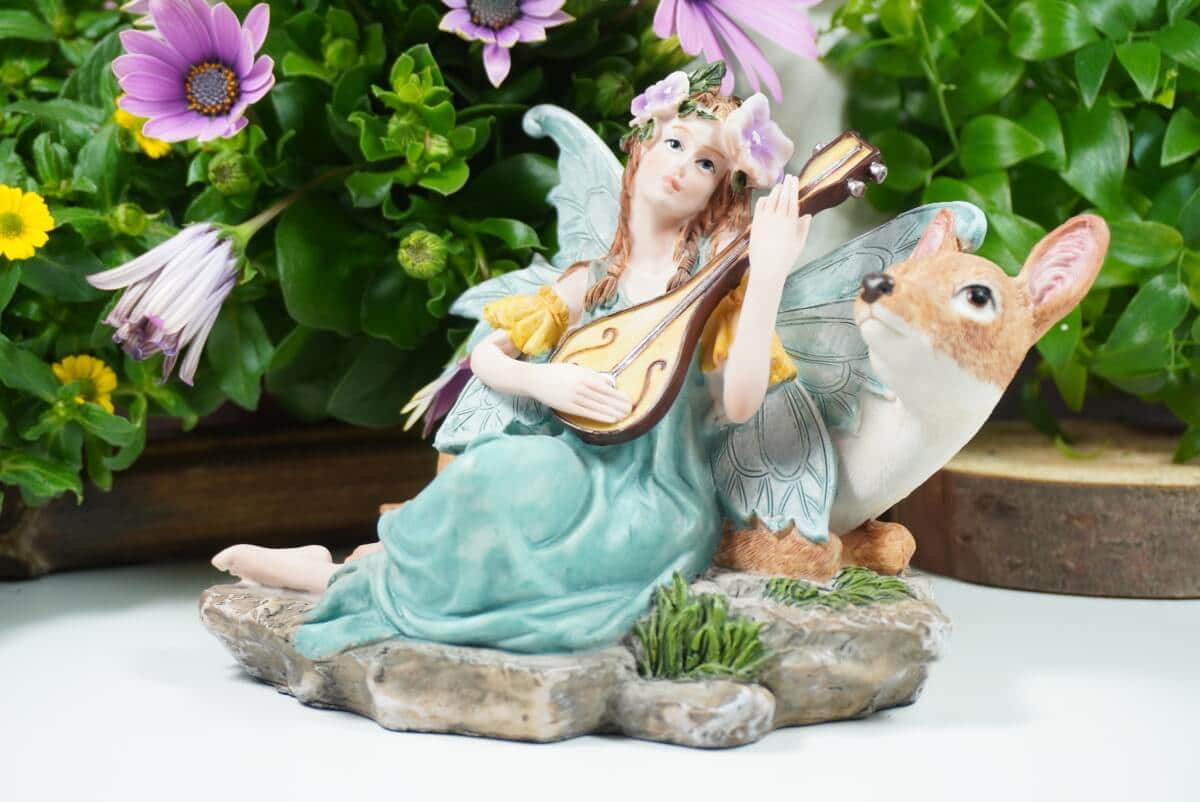 Dekofigur Waldgeist Fee Turquoise Blumenfee mit Laute und Hirschkalb