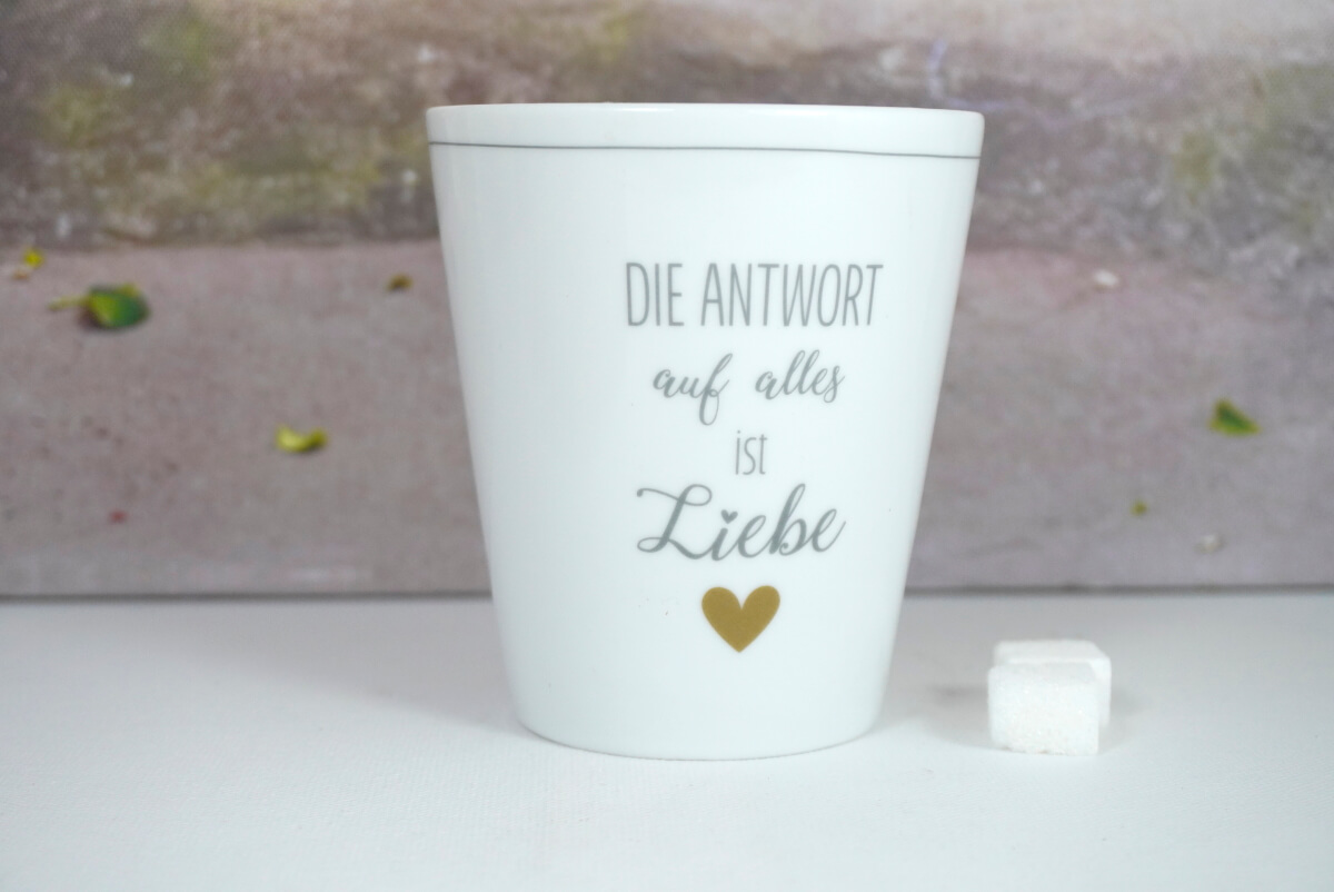Krasilnikoff Kaffeebecher Mug Die Antwort auf alles ist Liebe