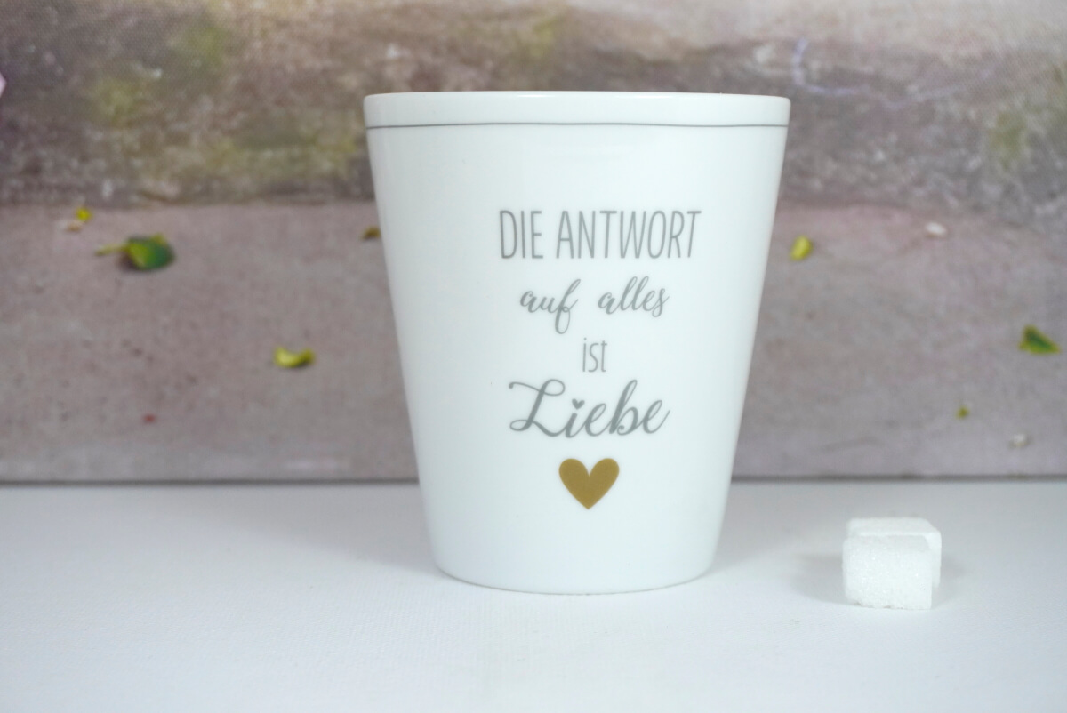 Krasilnikoff Kaffeebecher Mug Die Antwort auf alles ist Liebe