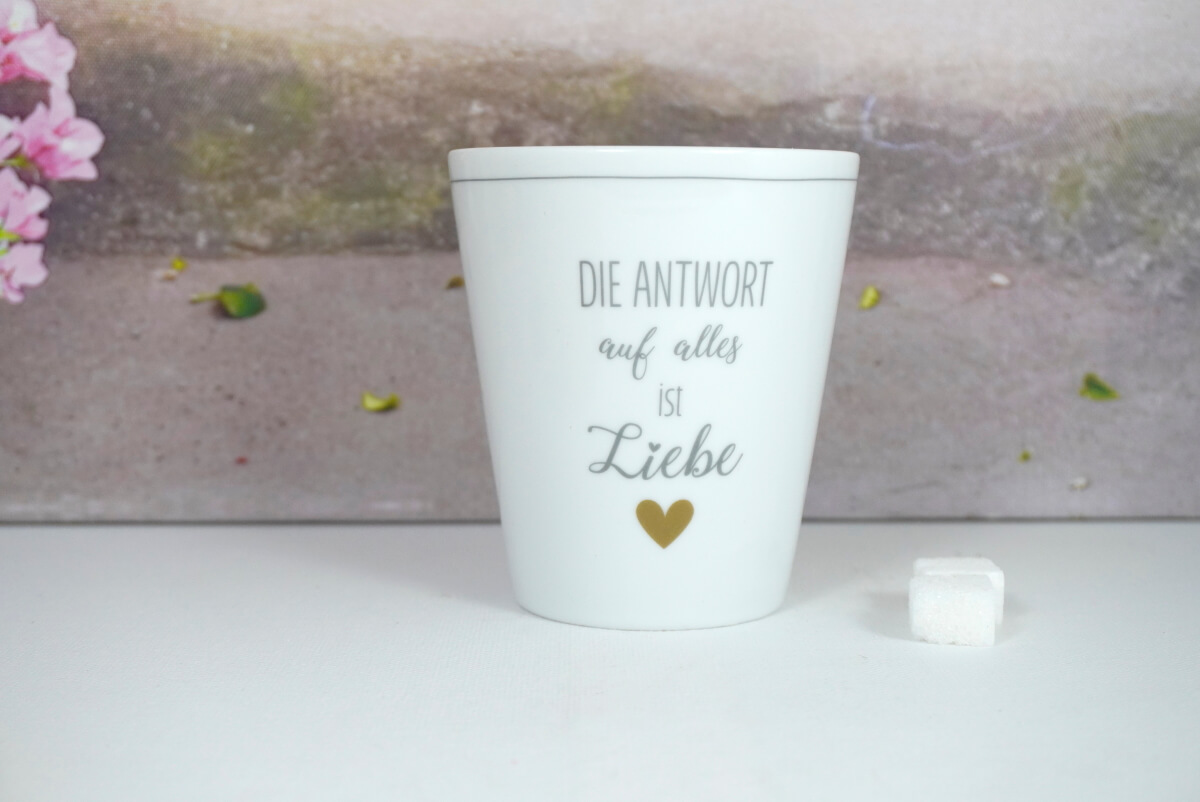 Krasilnikoff Kaffeebecher Mug Die Antwort auf alles ist Liebe