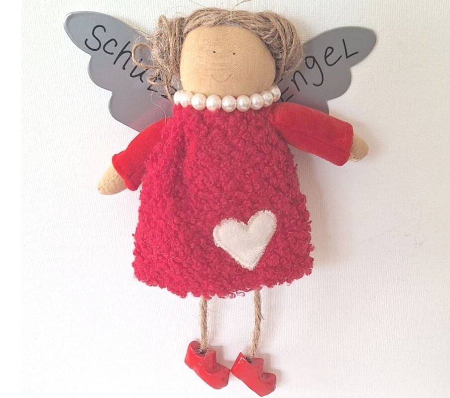Baden Schutzengel Aufhänger Deko Engel im Fellkleidchen Bärbel